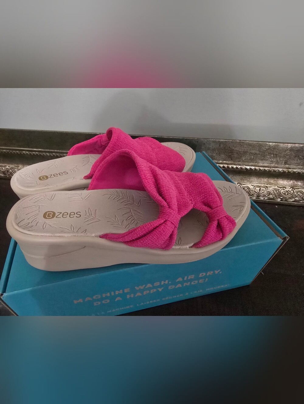 Women’s Pink Slide Sandals with Knotted Fabric Upper